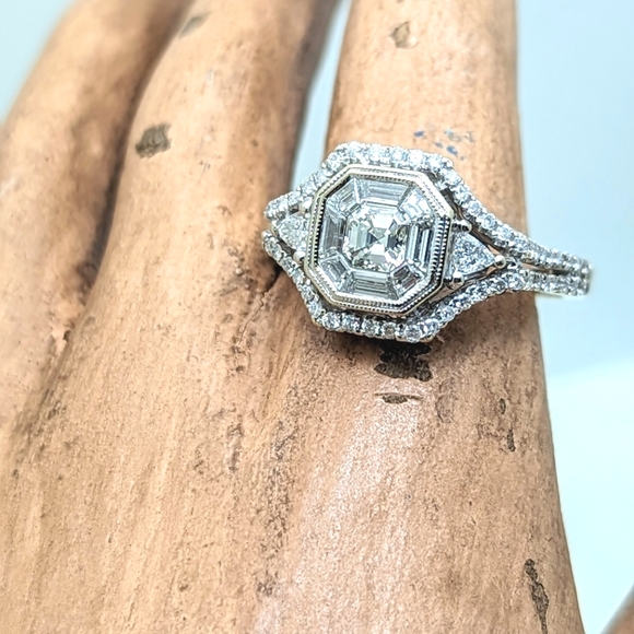 Amazing 18K Gold Diamond Cluster Ring - Picture 1 of 7